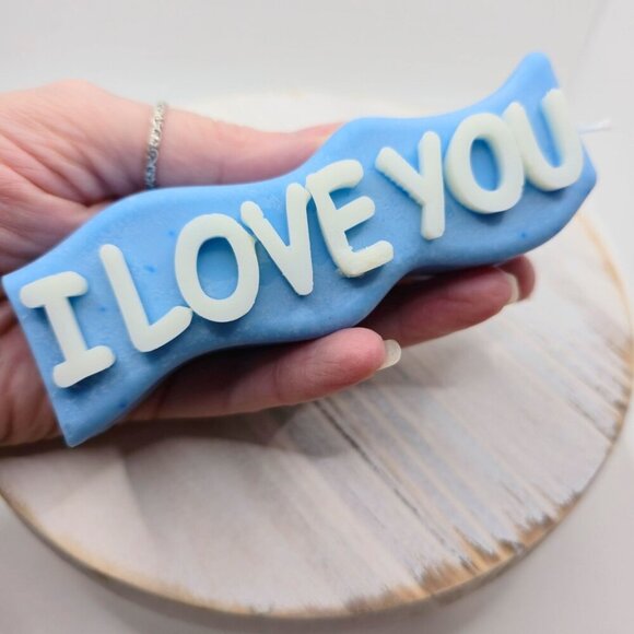 Handmade ✦ I LOVE YOU Candle ✦ Blueberry Soy Wax Wavy Shape Romantic Gift NWT - Picture 4 of 6